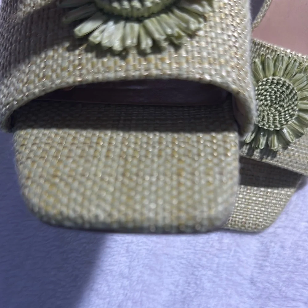 Bandolino Green Mules with Nature-Inspired Design - Picture 6 of 8
